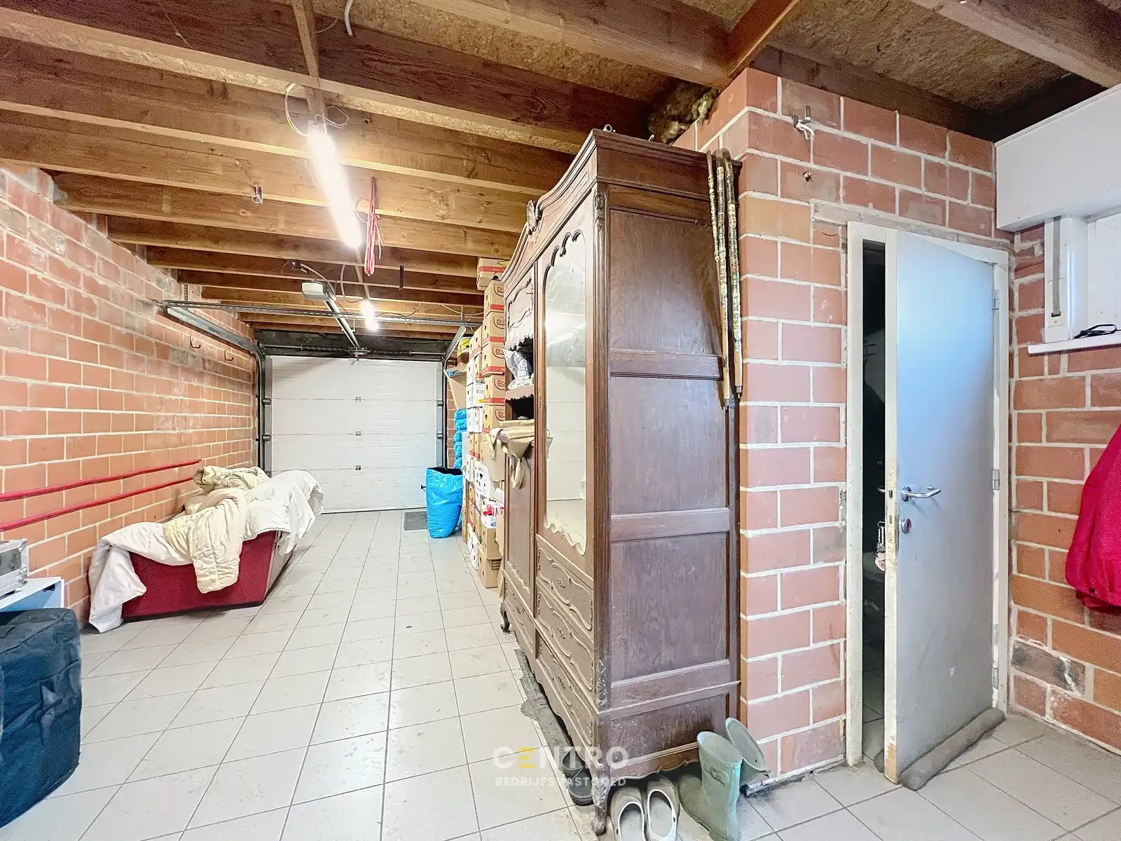 WOONST (4 slpk) met praktijkruimte, garages en extra STALLING op een ruim perceel van 820m²  te Gistel ! foto 22