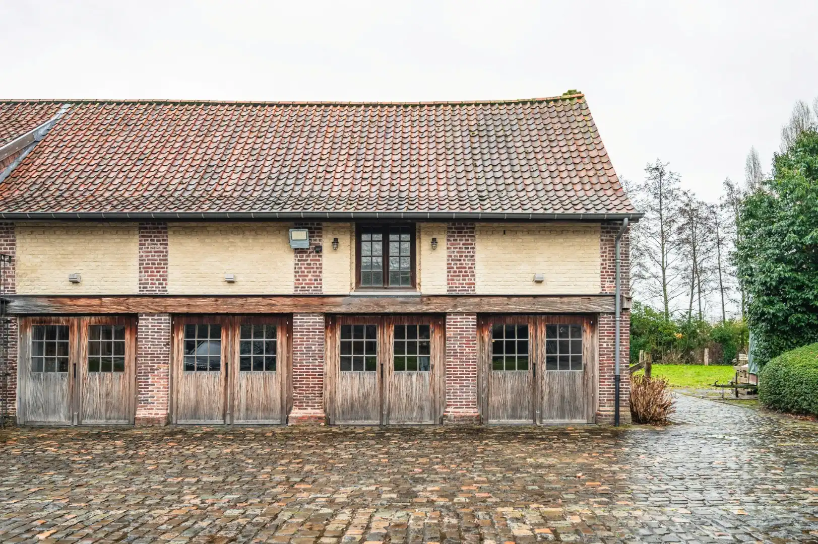Unieke vierkantshoeve op uitgestrekt domein, geschikt voor diverse doeleinden  foto 14