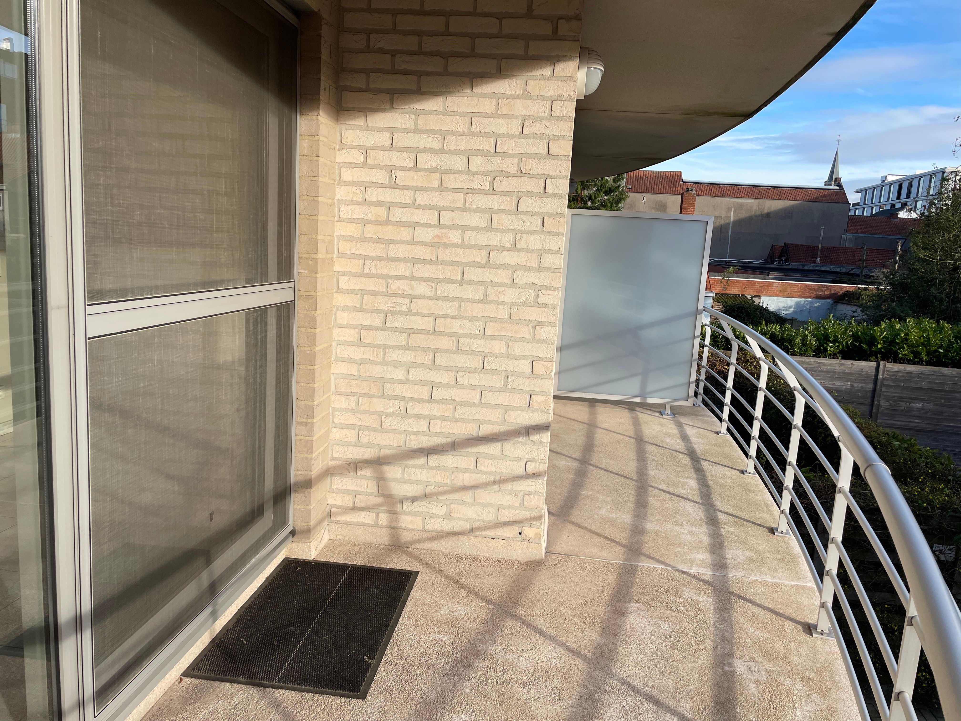 ruim instapklaar twee slaapkamer appartement met groot zongericht terras & gelijkvloerse garage foto 10