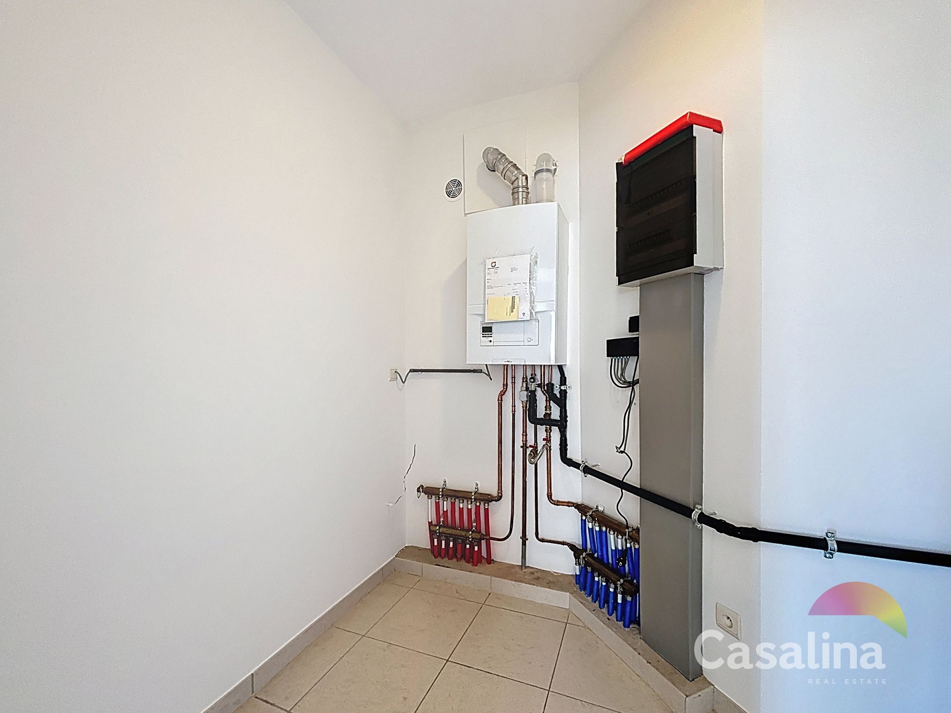 Ruim drie slaapkamer appartement te huur  foto 16