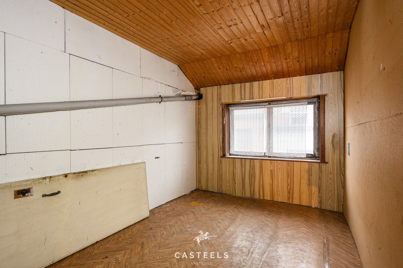 Te renoveren woning met tuin/koer op goede locatie te koop foto 15