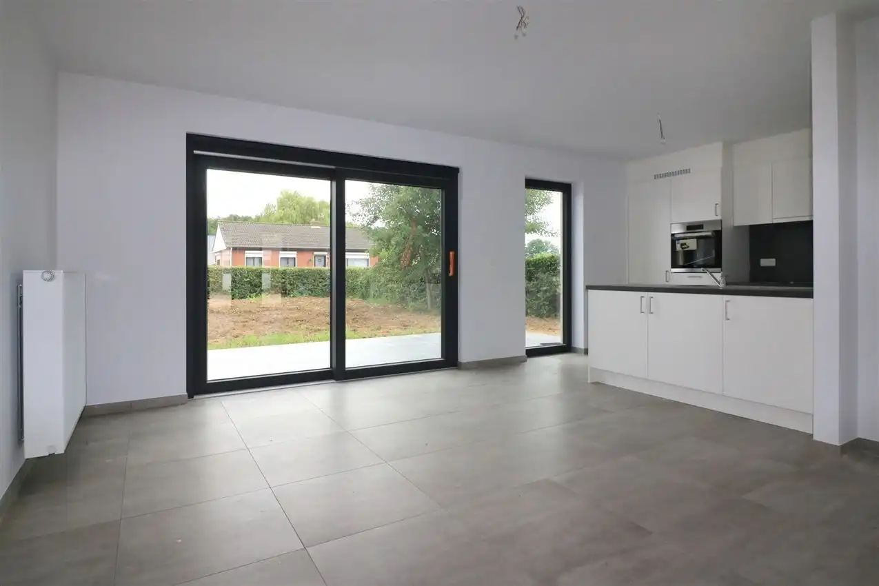 Niewbouwwoning met 3 slpk, tuin, gunstige ligging foto 5