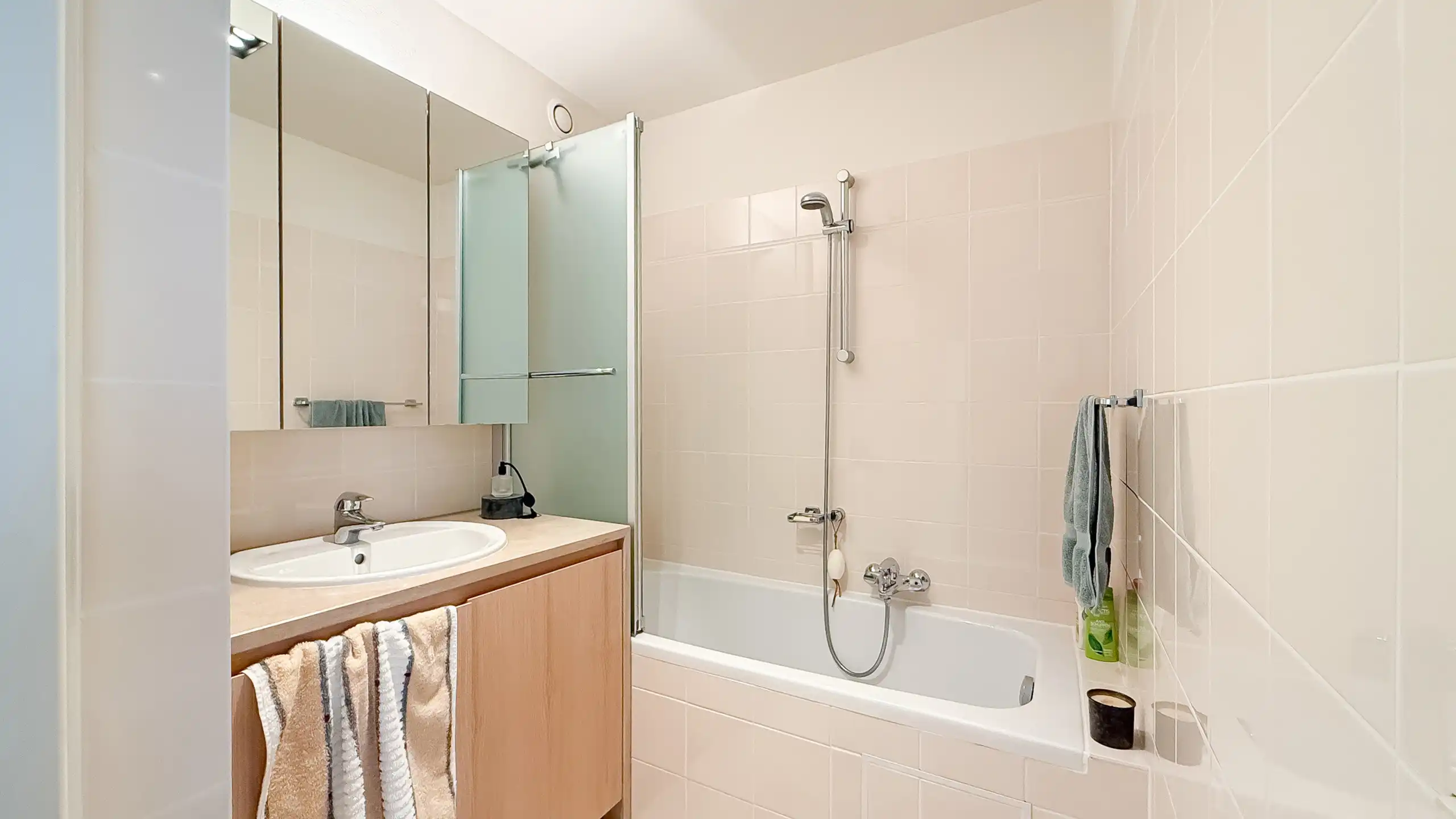 Lichtrijk appartement met terras en zeezicht in Duinbergen foto 20