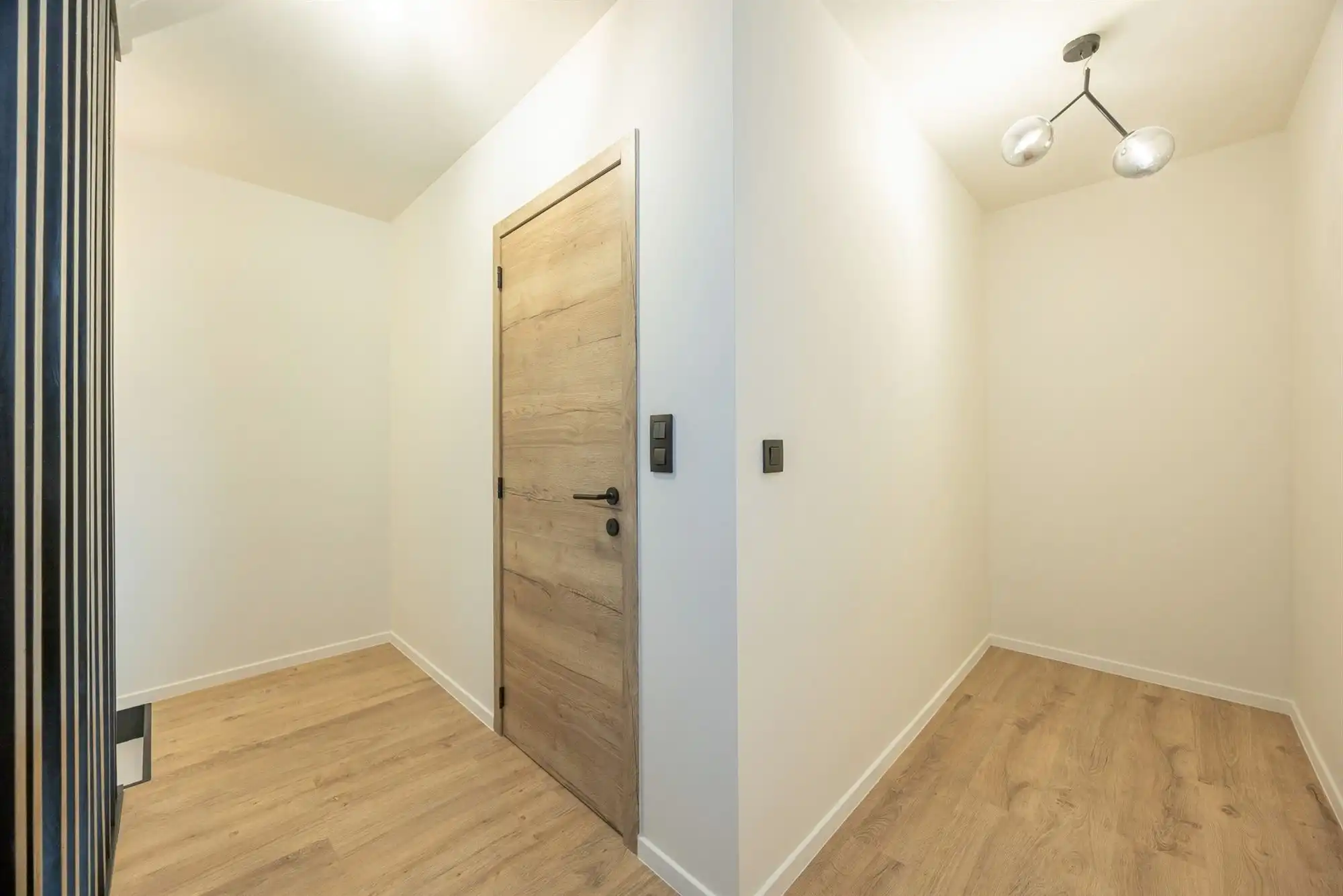Gerenoveerde woning met drie slaapkamers en tuin foto 16