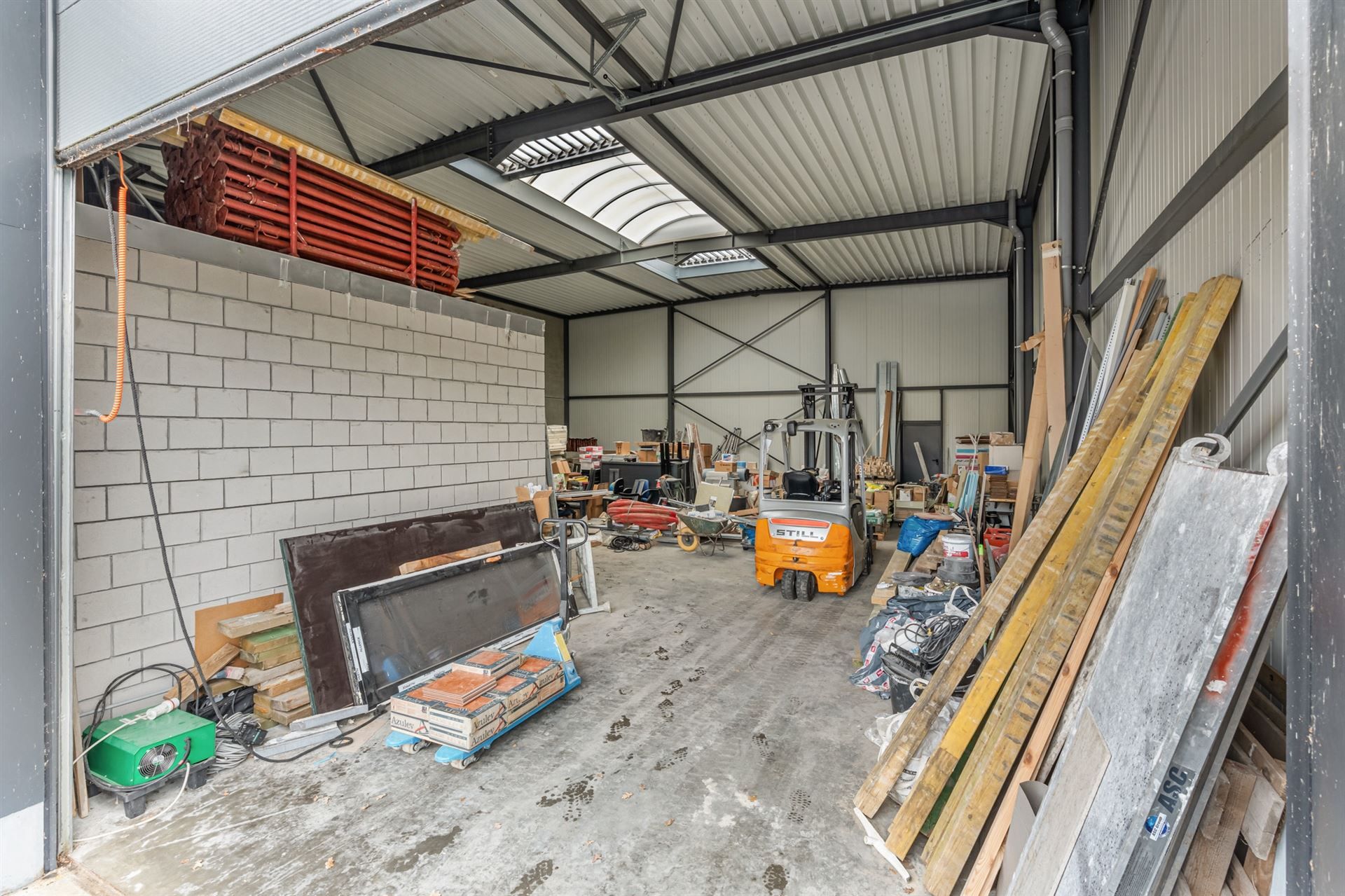 Industrieel gebouw, magazijn, opslagplaats. foto 4