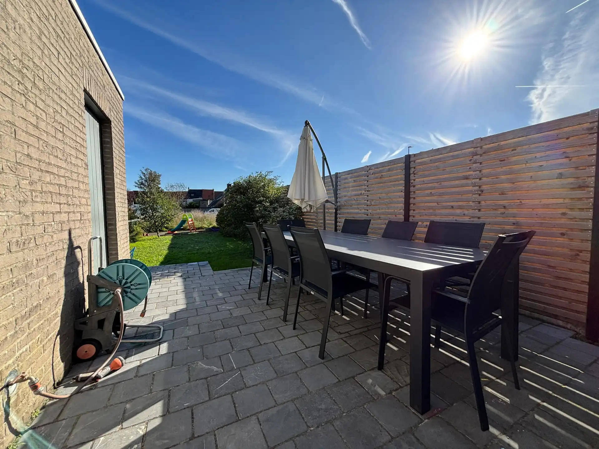 INSTAPKLARE WONING MET 4 SLAAPKAMERS EN TUIN TE SINT-KRUIS! foto 2