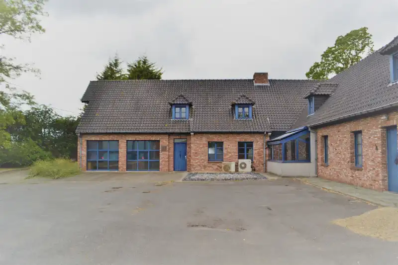 Kantoren te huur met parking! foto {{pictureIndex}}