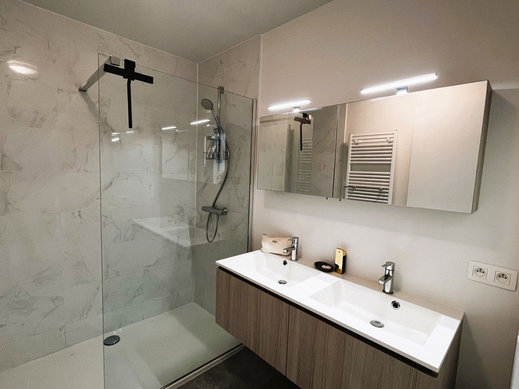 Appartement met terrassen en garage te huur foto 8