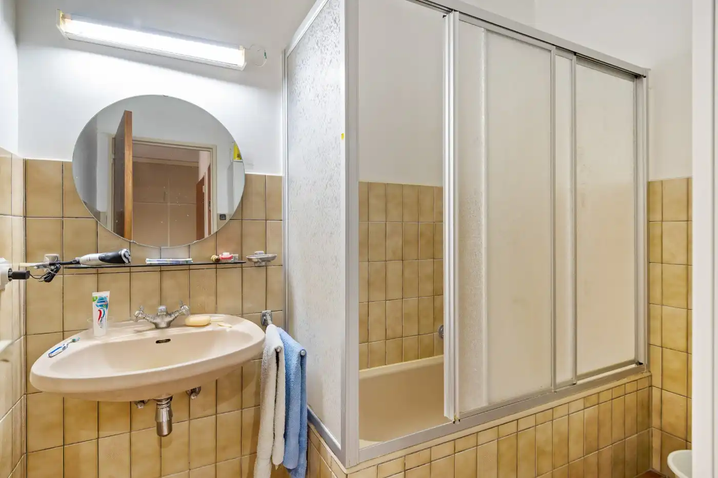 Gezellig app. op 1e verd. met 2 slpk., terras en garage foto 16