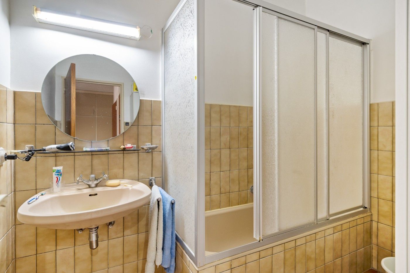 Gezellig app. op 1e verd. met 2 slpk., terras en garage foto 16