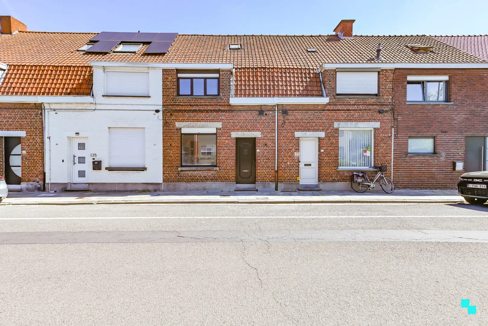 Ééngezinswoning gelegen nabij centrum Izegem met 3 slaapkamers foto {{pictureIndex}}