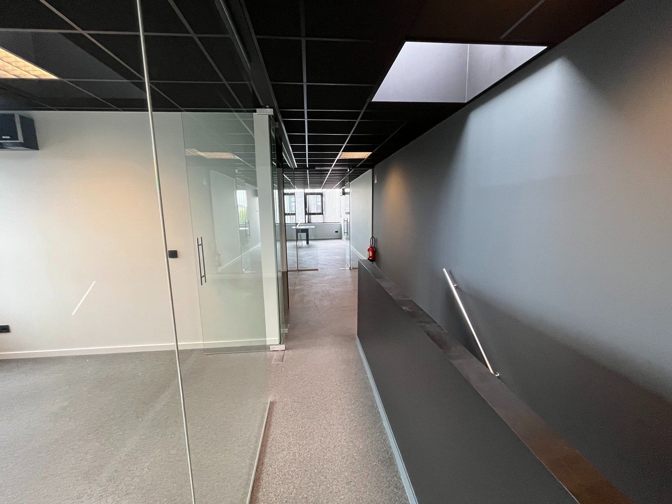 217m² kantoren + 696m² bedrijfshal foto 11
