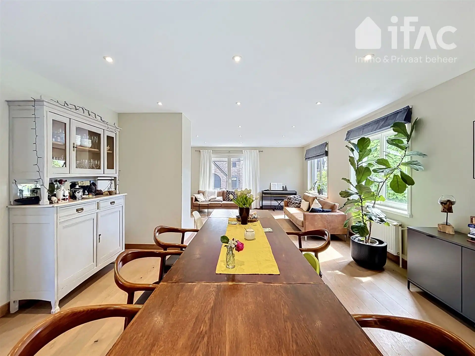 Smaakvol gerenoveerde Villa met 5 slaapkamers en leuke tuin foto 6