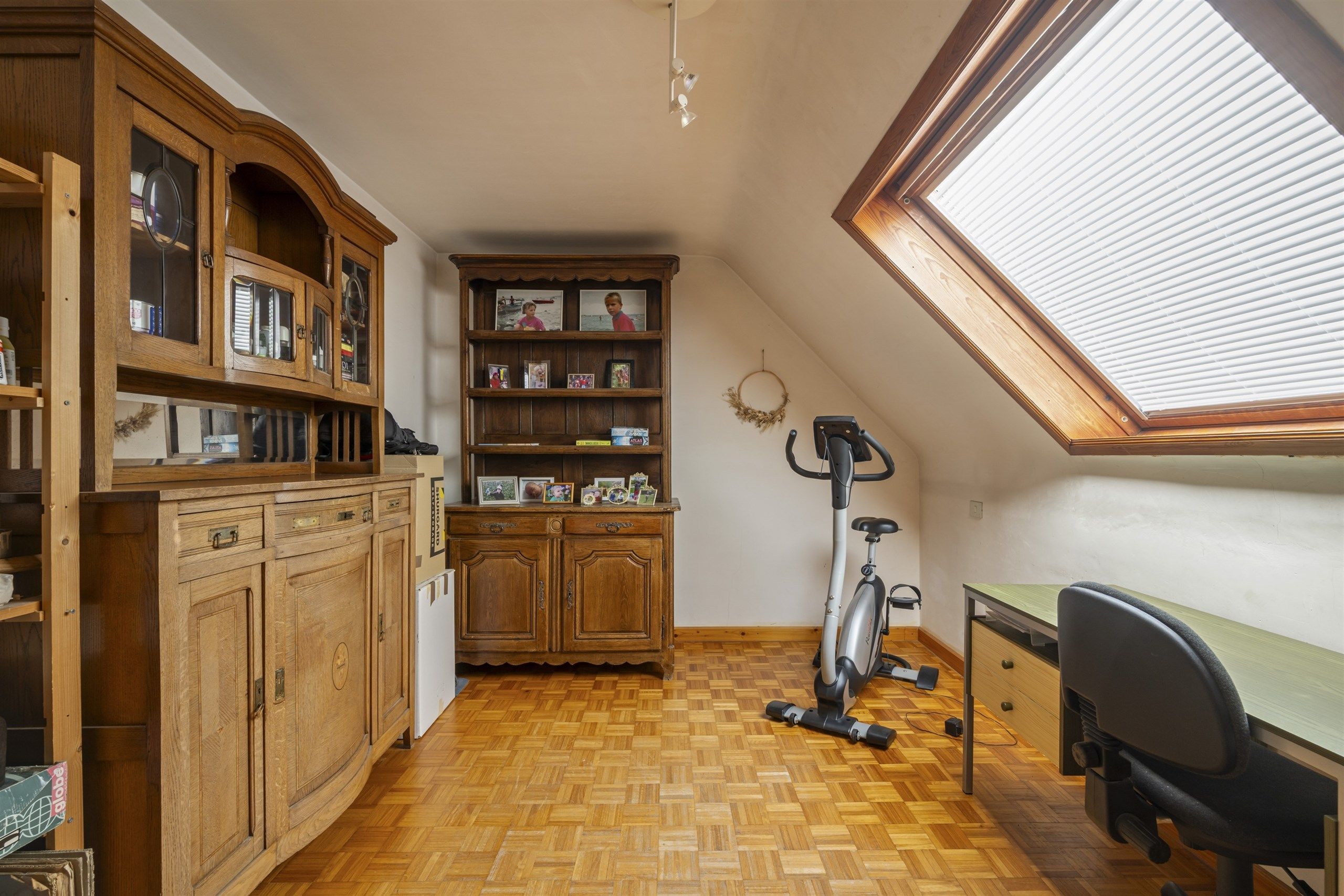 Ontdek deze gezellige eigendom op 1097 m² - 4 slaapkamers +bureel foto 30