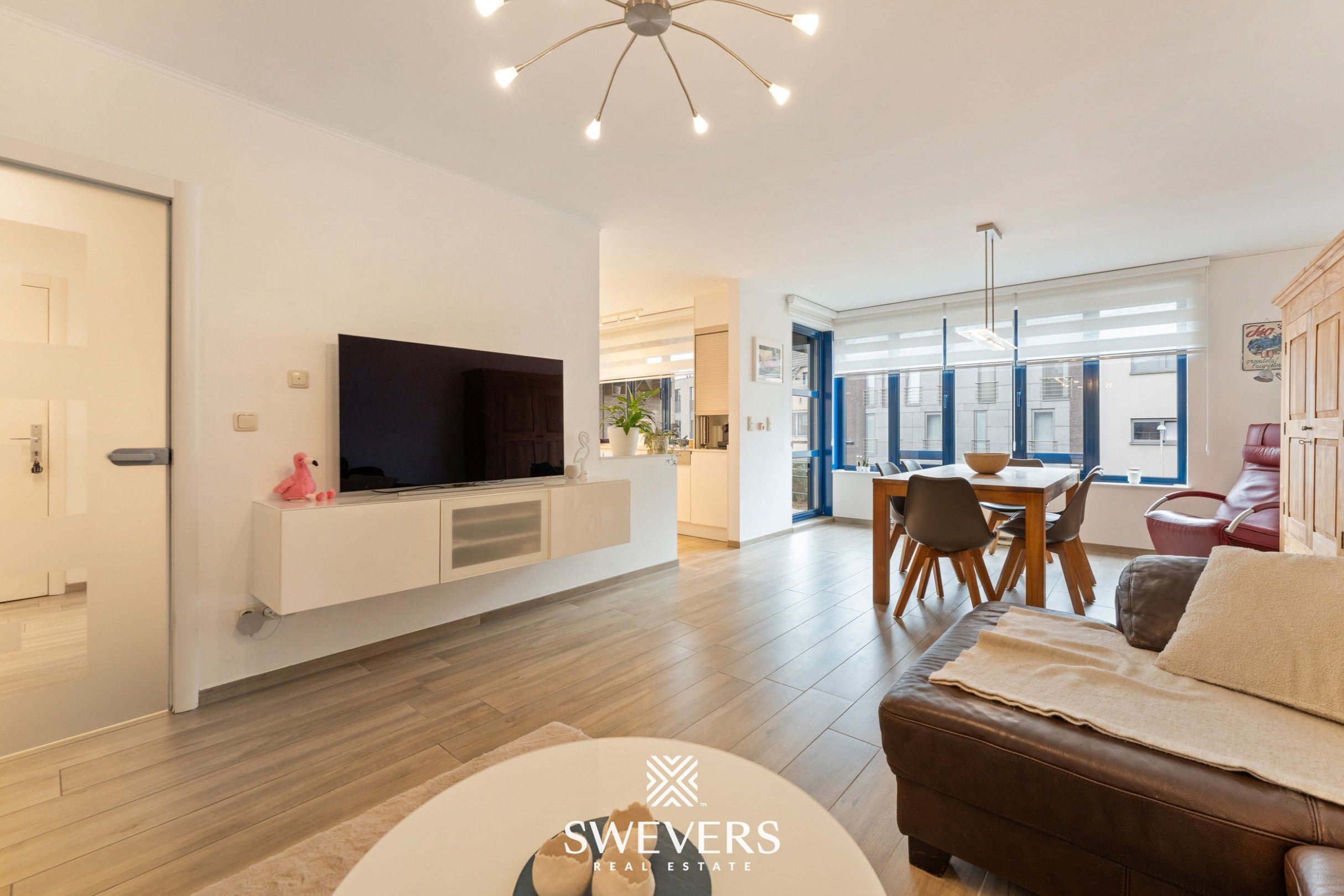 Modern en instapklaar appartement met twee terrassen in hartje Zolder foto {{pictureIndex}}