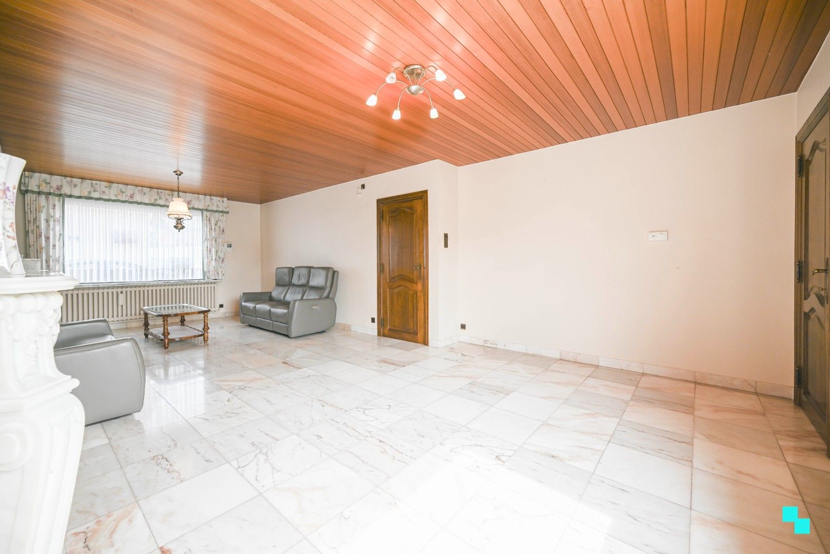 Ruime woning met garage in het centrum van Meulebeke foto 7