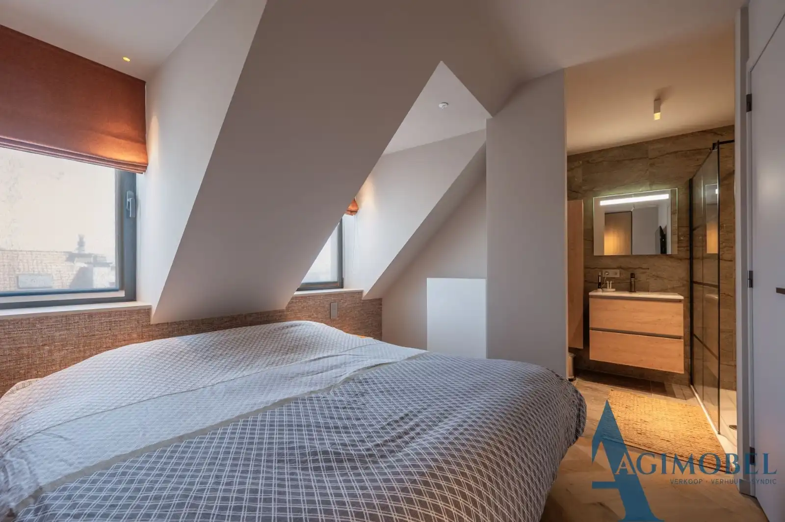 Exclusieve duplex penthouse met  ware vijfsterrenbeleving op een boogscheut van de Zeedijk. foto 13