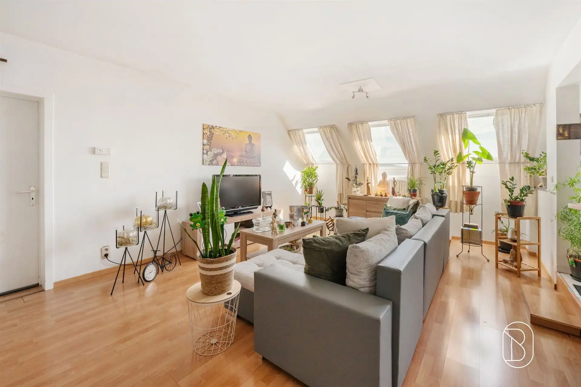 Ruim en instapklaar appartement met kelder en parkeerplaats foto 5