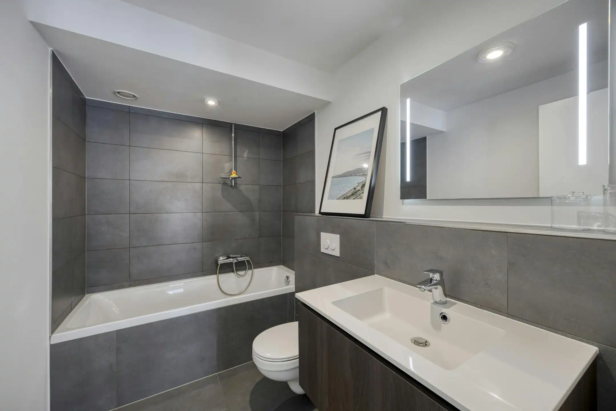 Te koop: lichtrijk 2slpk appt vlakbij Place Poelaert foto 6