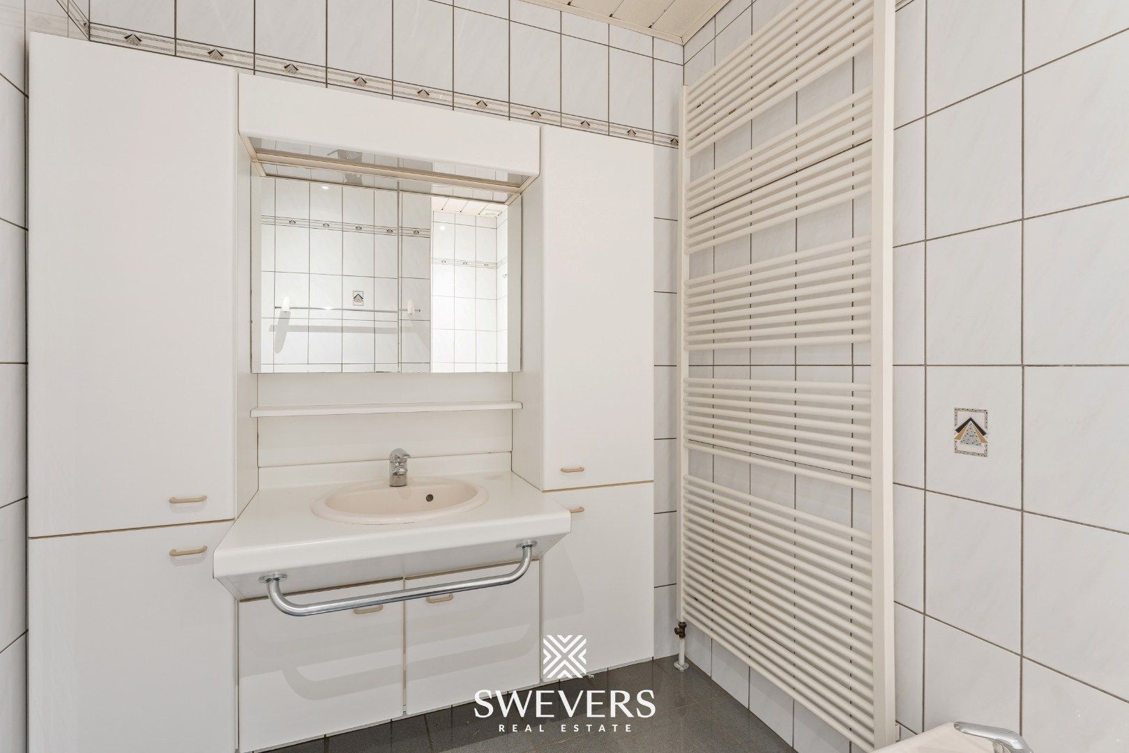 Ruime gezinswoning met 5 SLPK en veel potentieel in groene omgeving foto 19