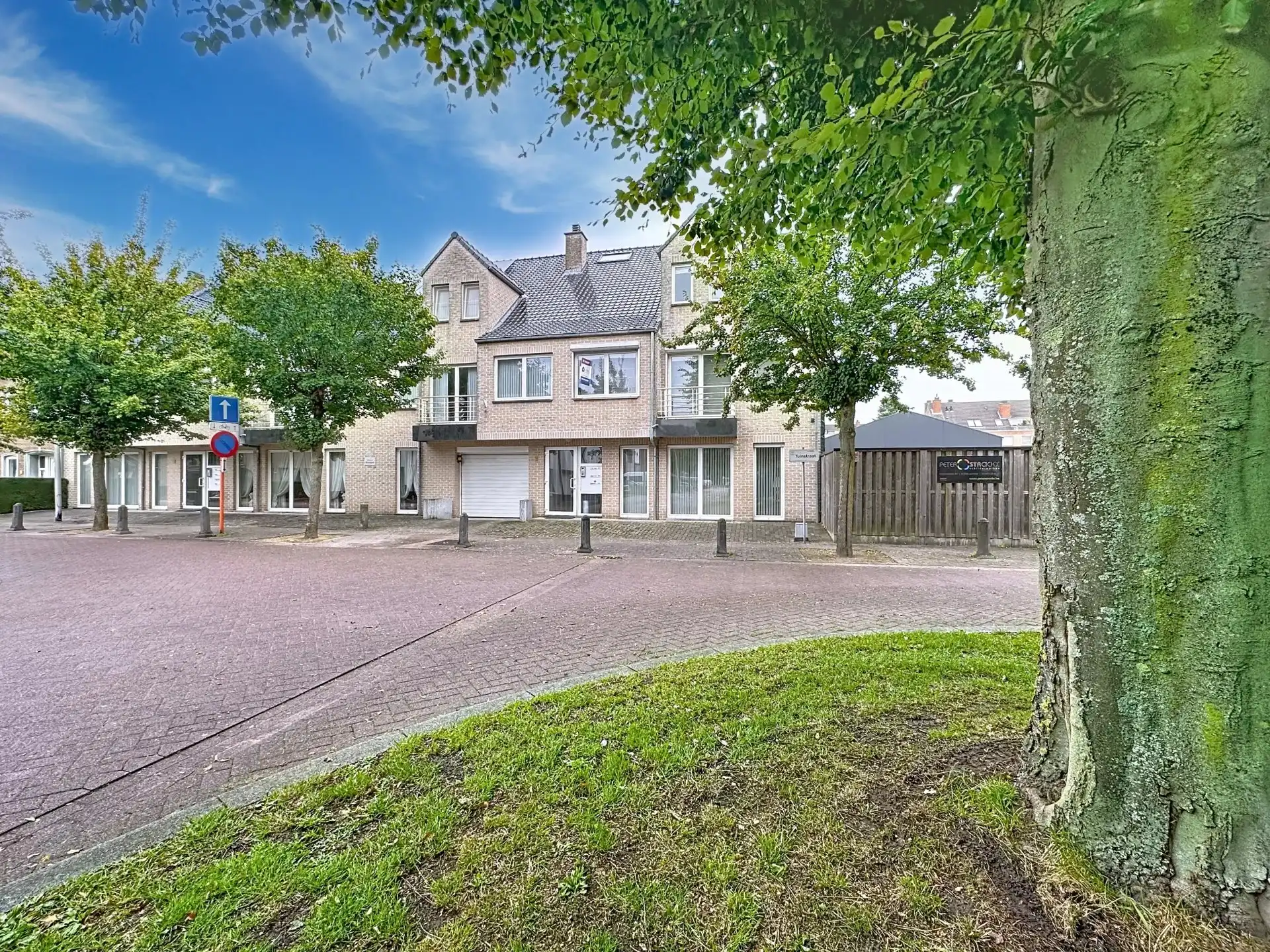 Luxueus duplex appartement met privé-lift, 3 slaapkamers, terras, ondergrondse parkeerplaats en ruime kelderberging. foto {{pictureIndex}}