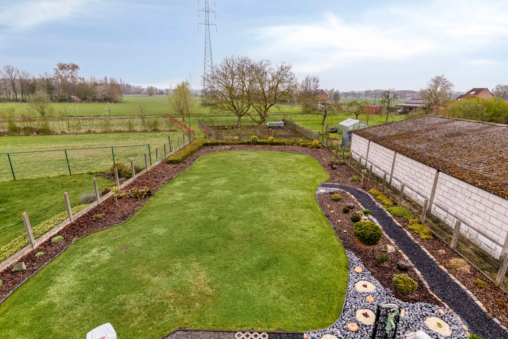 Instapklare woning met loods op 11are foto 22