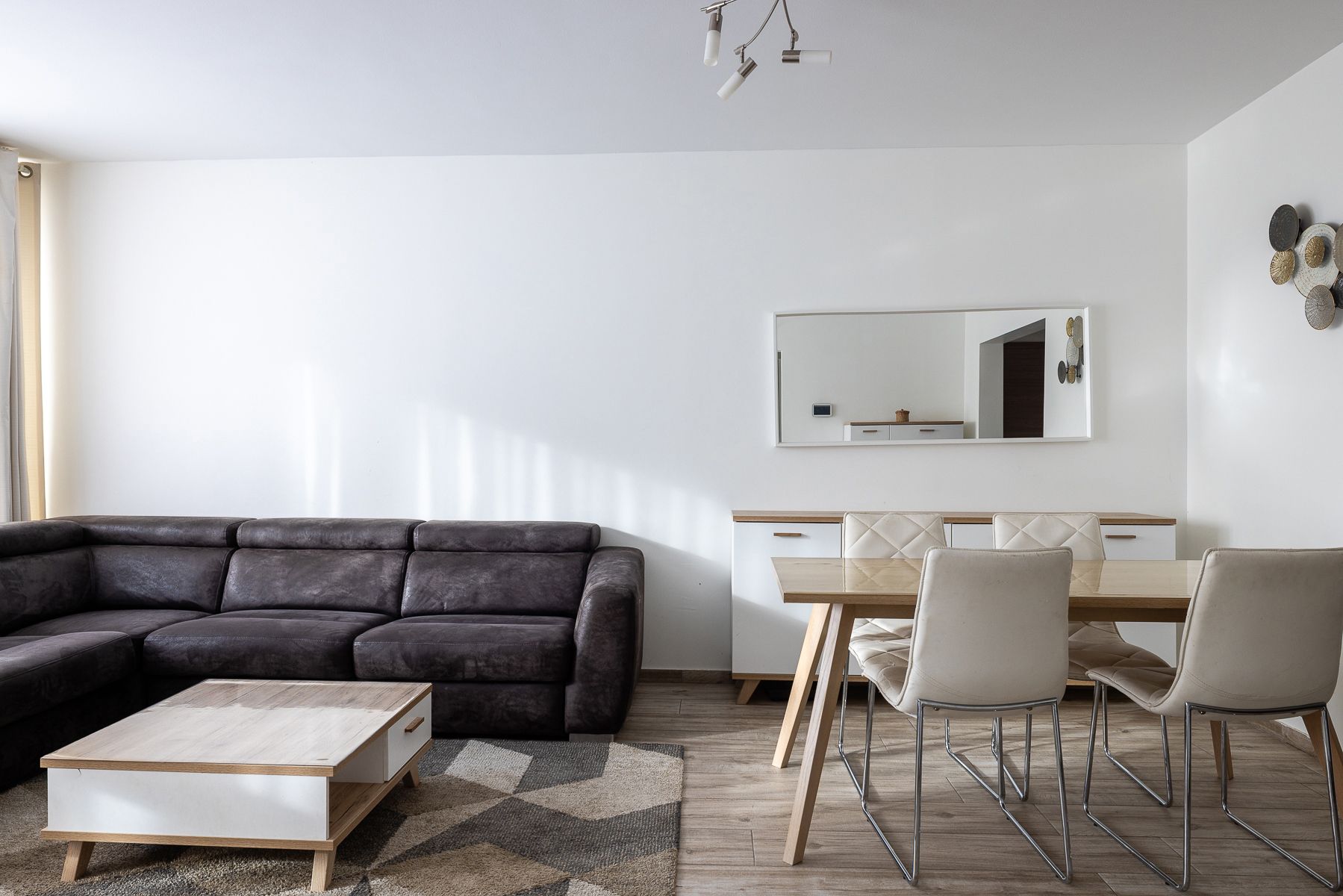 Instapklaar appartement in het centrum van Drogenbos foto 2