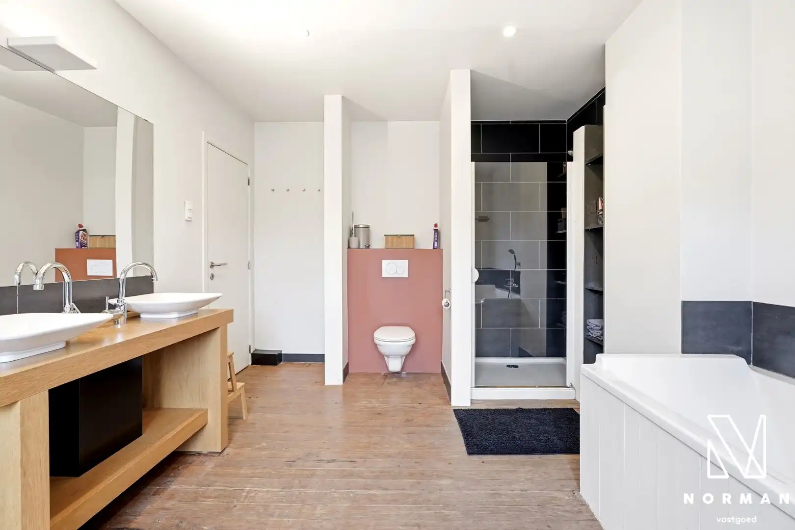 Instapklare woning met 3 slaapkamers en tuin te koop in centrum Kuurne! foto 10