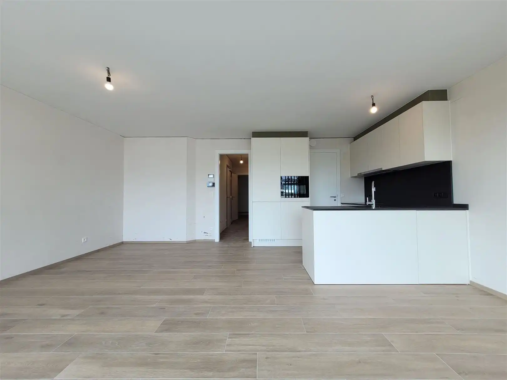 Ongemeubeld nieuwbouwappartement met 2 slaapkamers foto 7