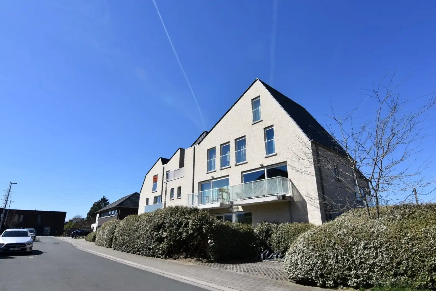 Ruim 3-slpk appartement met zonnig terras foto 2