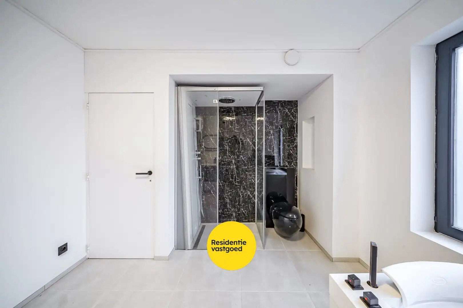 Recent gerenoveerde hoekwoning met garage, koer én dakterras in Stene foto 15