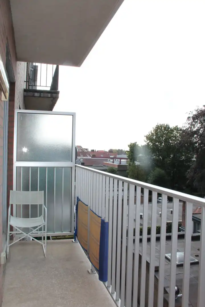 Lichtrijk appartement te koop in centrum Eeklo foto 7