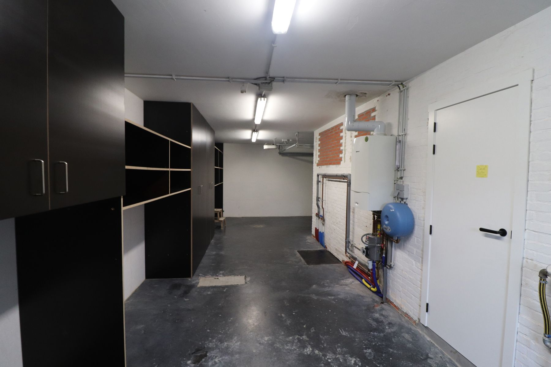 Een recent gerenoveerde woning met 3 slaapkamers, terras en garage. foto 25