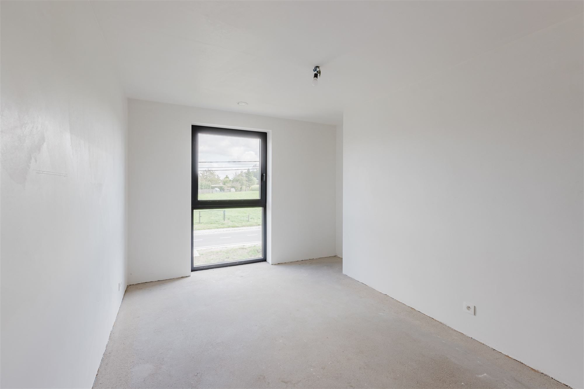 Gunstig gelegen nieuwbouwwoning met 4 slks en bureau foto 16