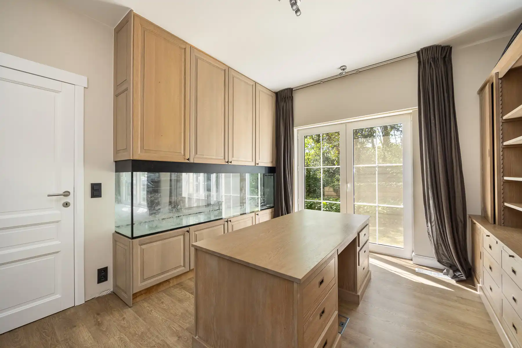 Luxueus afgewerkte villa met zwembad foto 11