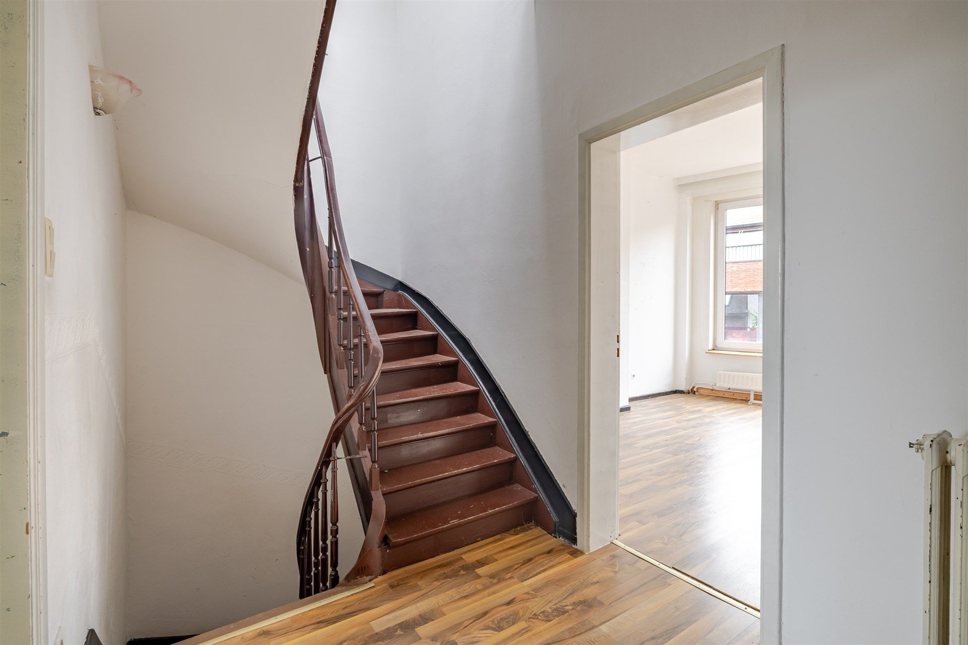 Ruime stadswoning met 4 slaapkamers en tuin foto 11