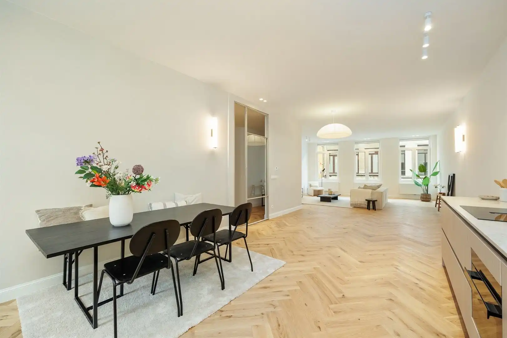 Gerenoveerd appartement met 3 slaapkamers & terras foto 6