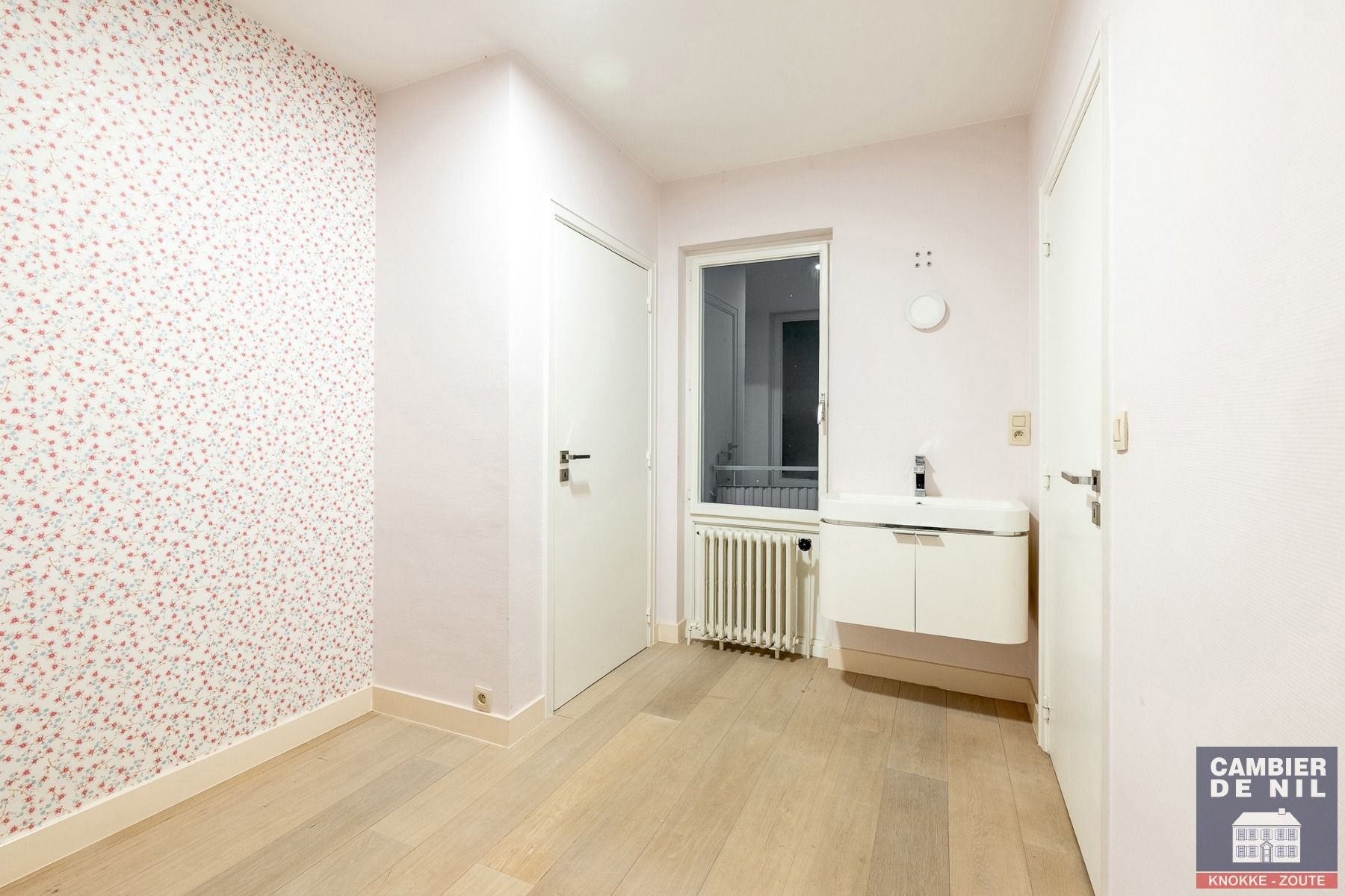 Lichtrijk, ongemeubeld, 3-slaapkamerappartement met frontaal zeezicht aan Albertplein – Hartje Zoute foto 24