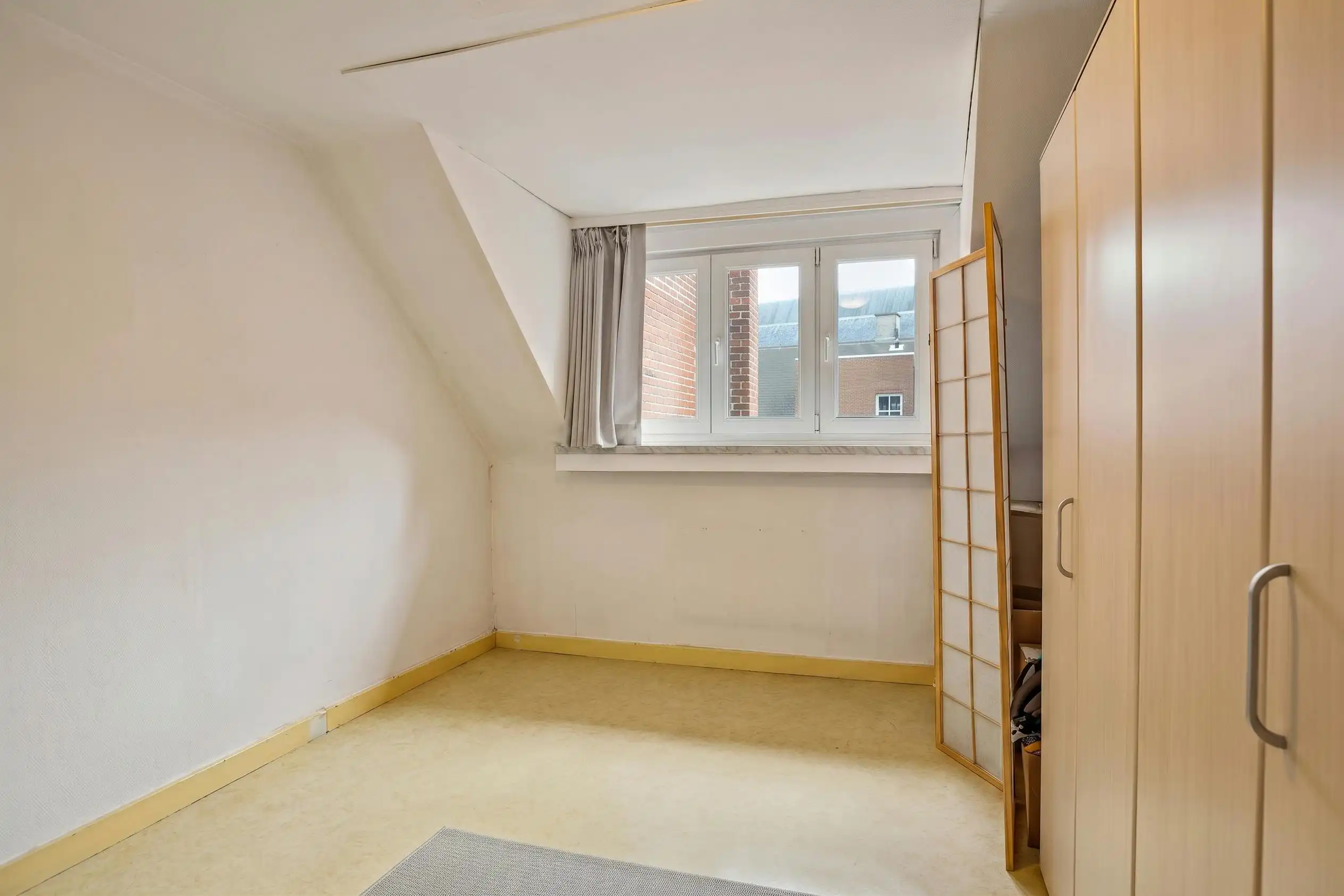 Ruim en veelzijdig huis nabij de Grote Markt van Roeselare. foto 5