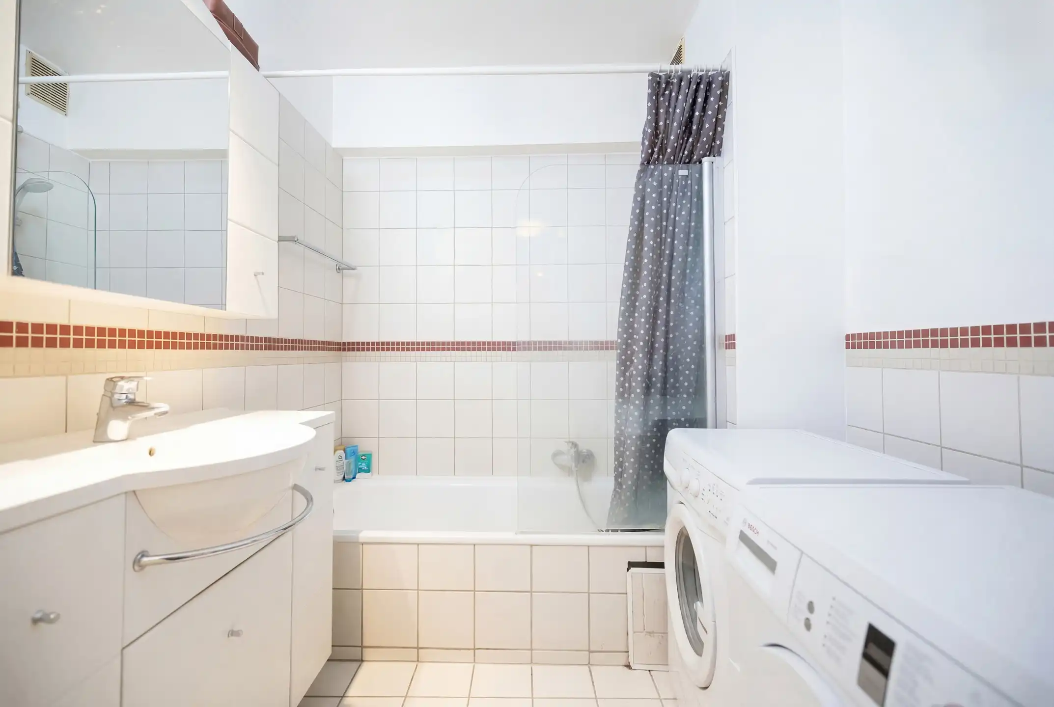 Europese wijk, lichtrijk 2-slaapkamerappartement foto 13