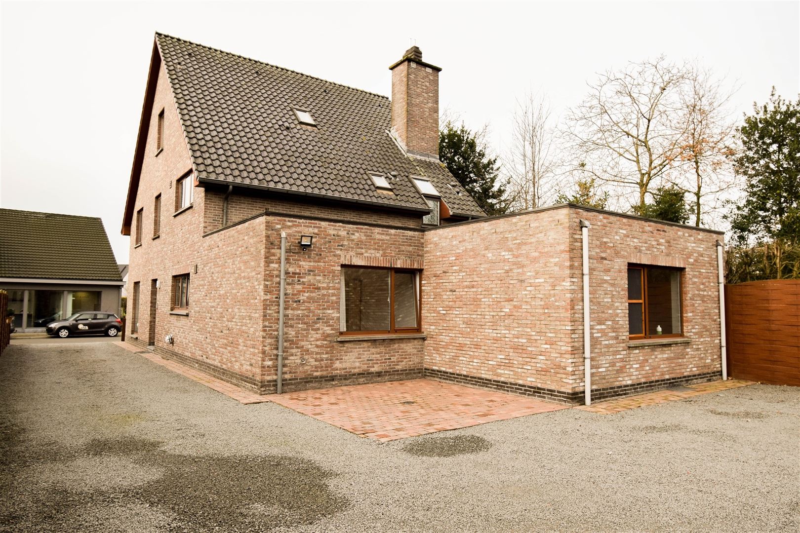 Zeer ruim gelijkvloers appartement met garage foto 12