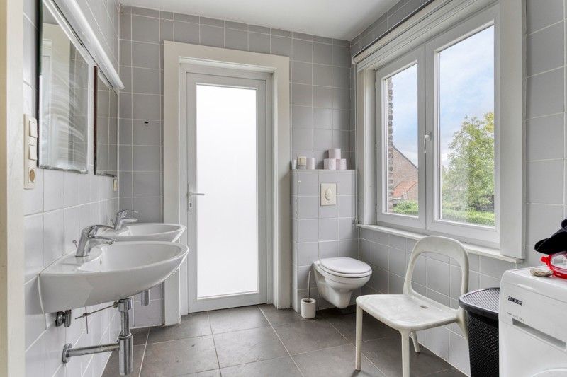 🏡Ruime woning met kantoorgebouw TE KOOP in hartje Wielsbeke – Marktstraat! foto 9