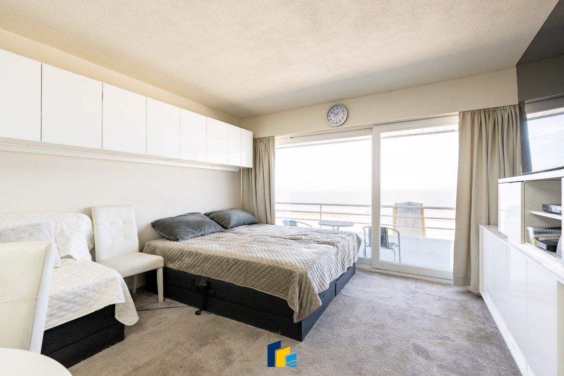 Prachtig vernieuwde studio met zeezicht op toplocatie foto 6