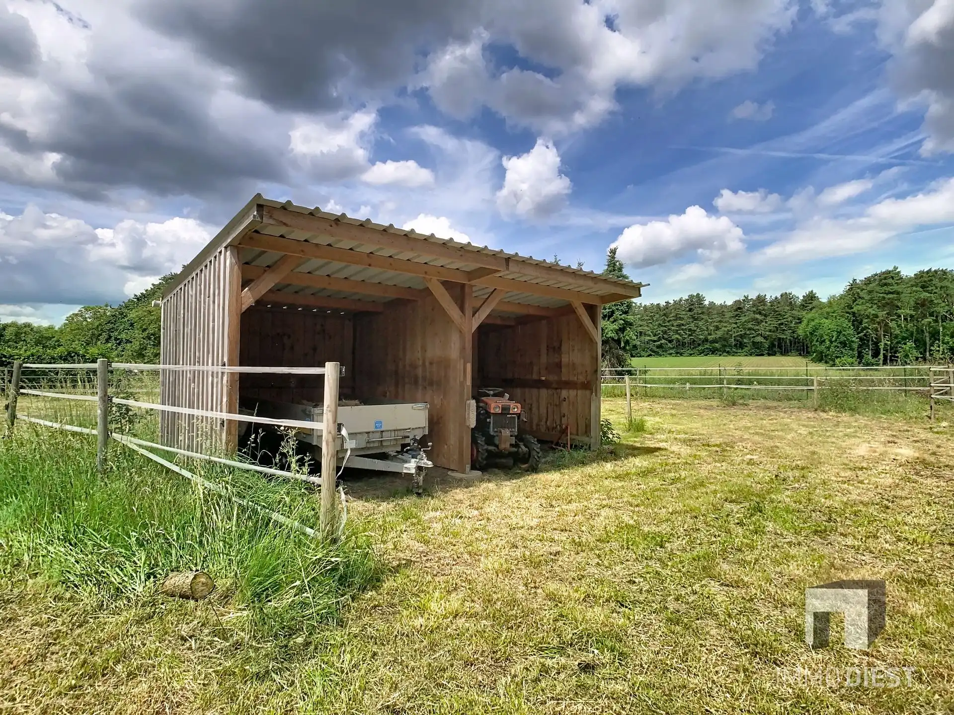Gelijkvloerse instapklare woning met grote tuin op ca. 39a foto 4