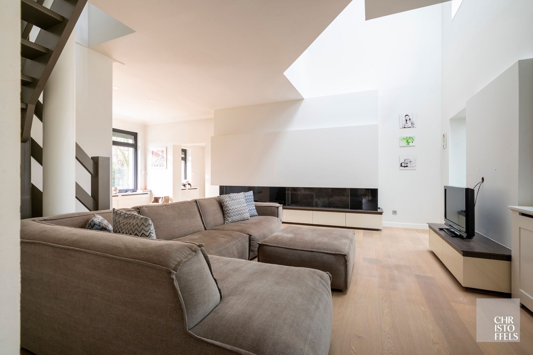 Totaal gerenoveerde villa (362 m²) met poolhouse (239 m²) in Opoeteren foto 4