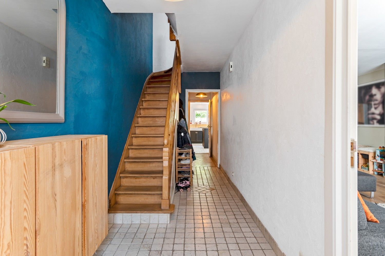 Instapklaar, ruim huis met 4 slaapkamers en tuin te koop in Schoten! foto 3
