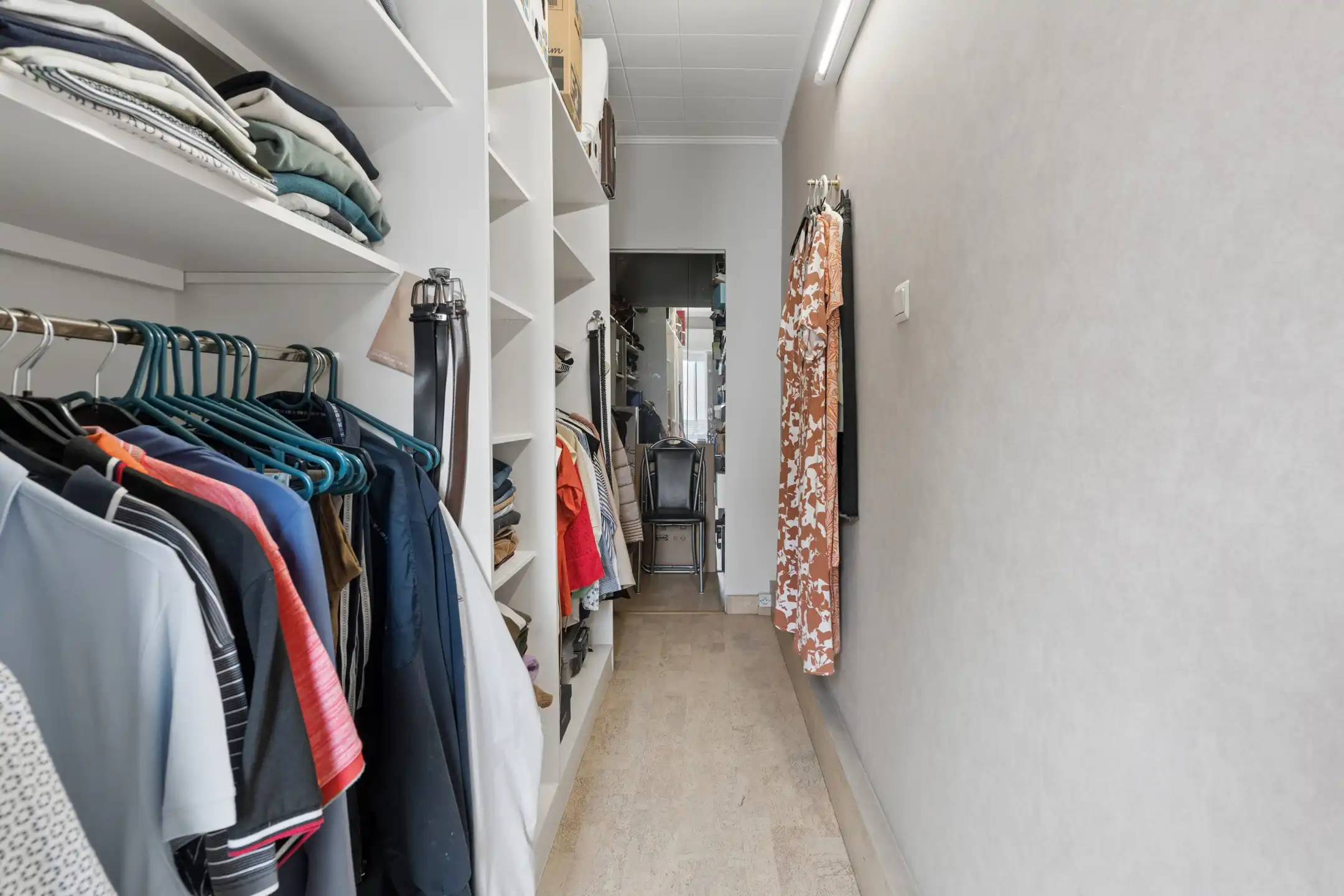 Instapklare gerenoveerde 2-gevelwoning op gunstige locatie foto 12