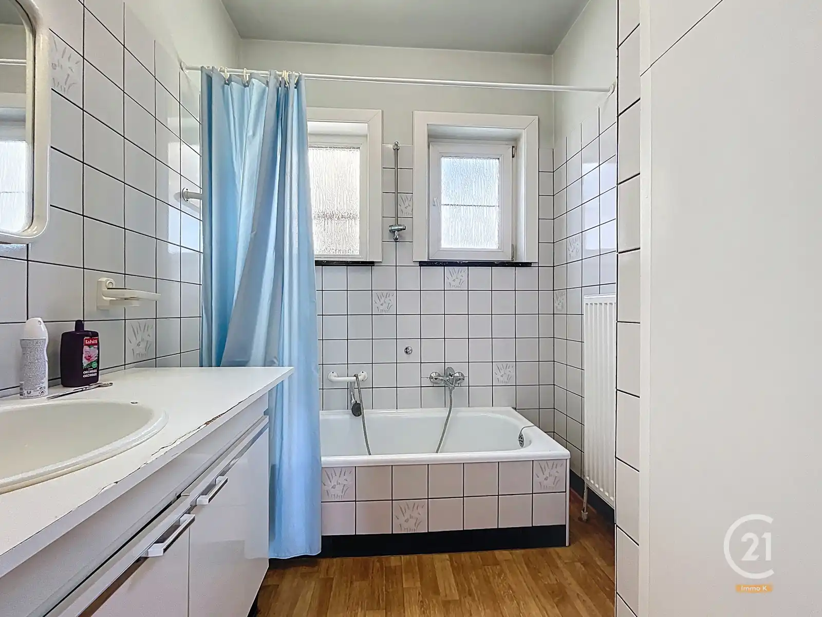 Ruime gelijkvloerse woning met 4 slpks, garage en tuin foto 16