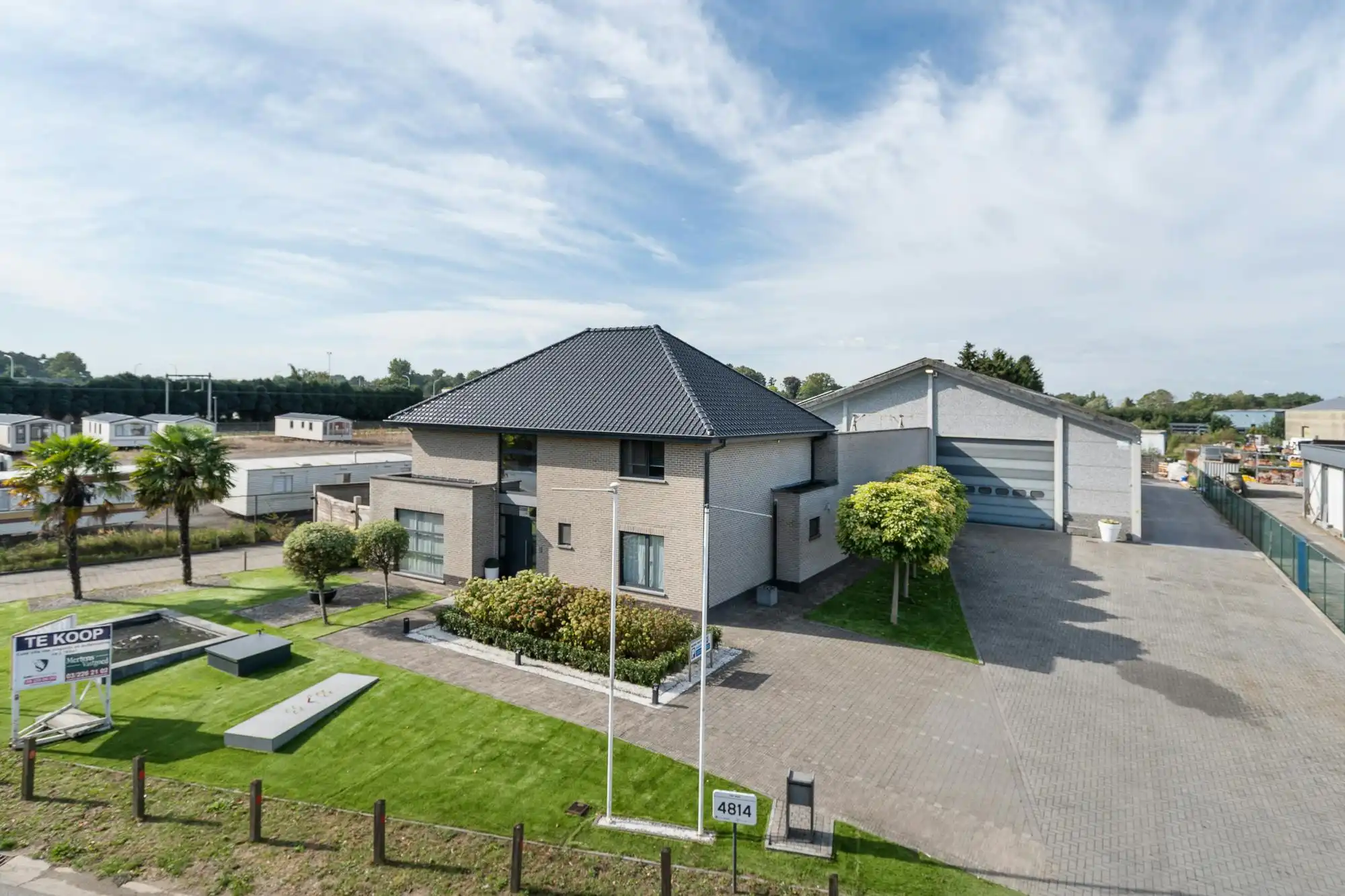 Luxe villa met exclusieve tuin en 600m2 magazijn in KMO-zone foto 71