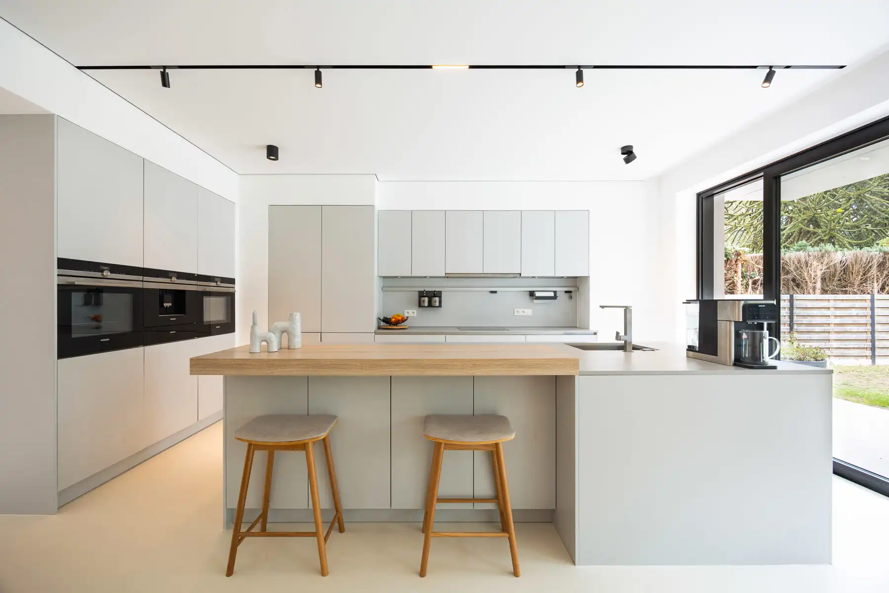 Exclusieve energiezuinige villa met zwembad en poolhouse foto 10